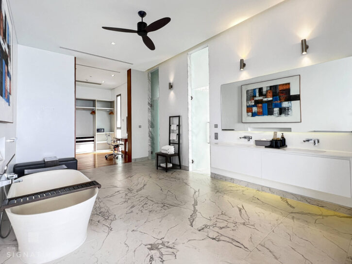 Malaiwana Estate Phuket - Penthouse (B1) - Master Bedroom One 1